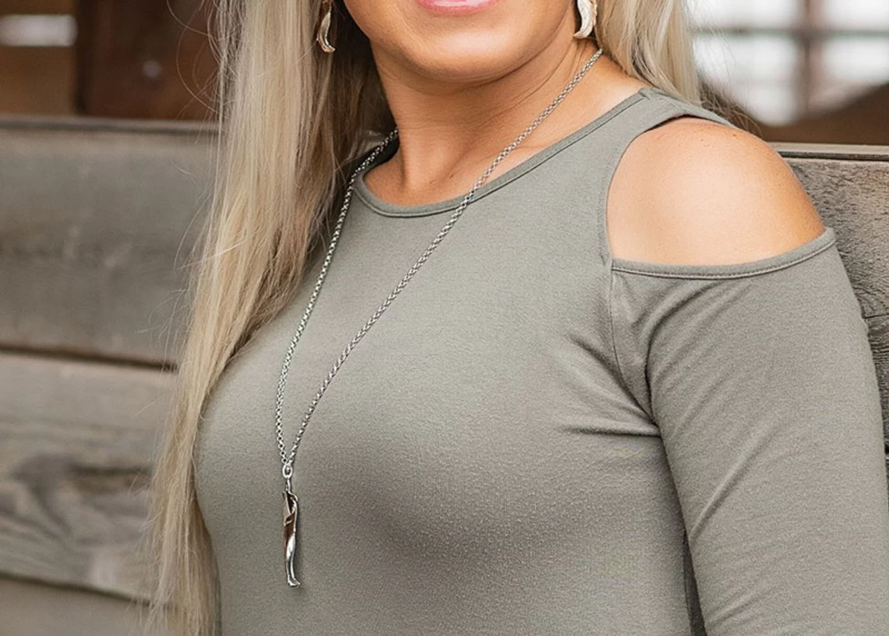 Montana Silversmiths Twisted Rose Feather Necklace 3 Montana Silversmiths Twisted Rose Feather Necklace - Image 3