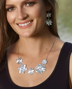 Montana Silversmiths Womens Treasures Starlight Bouquet Necklace -Montana Silversmiths 4 eb761b35 398d 4015 90ba eacc798a1395