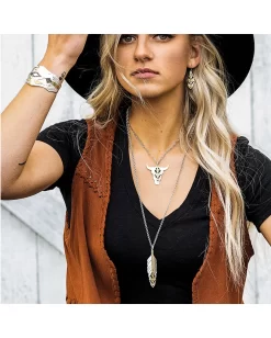 Montana Silversmiths Women's Steer Skull Feather Necklace -Montana Silversmiths Untitled 2 0007 Layer12 374744ed c6f0 4ef6 aba8 4f9eb271873a